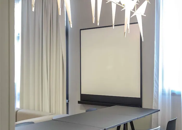 Готель Mercure Centre Cote D'azur Єр