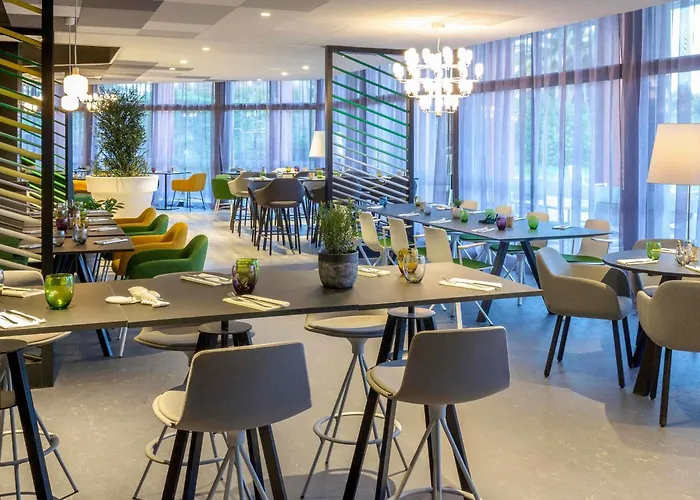 Mercure Centre Cote D'azur 4* Єр