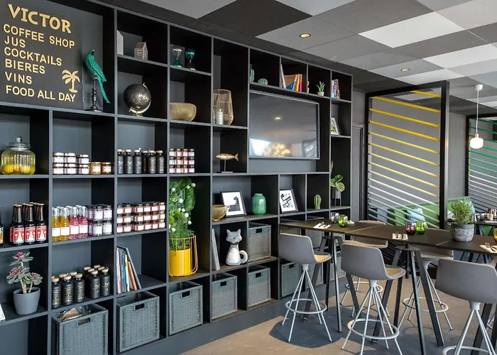 Готель Mercure Centre Cote D'azur Єр