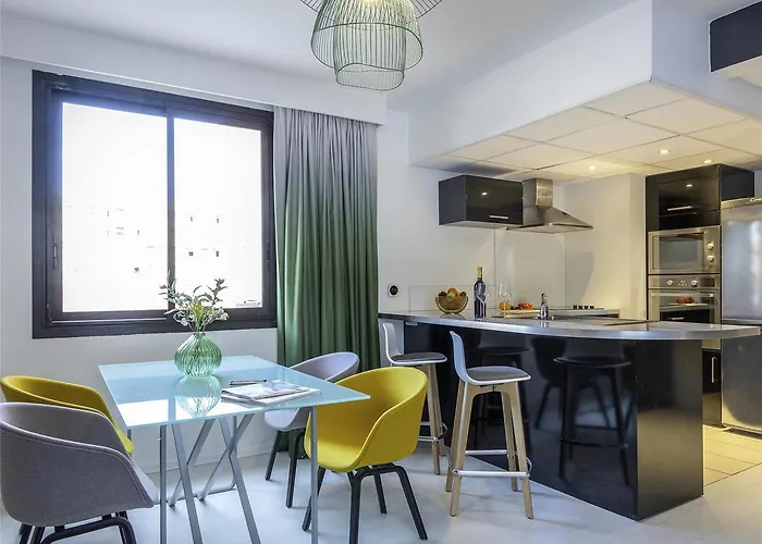 Mercure Centre Cote D'azur 4* Єр