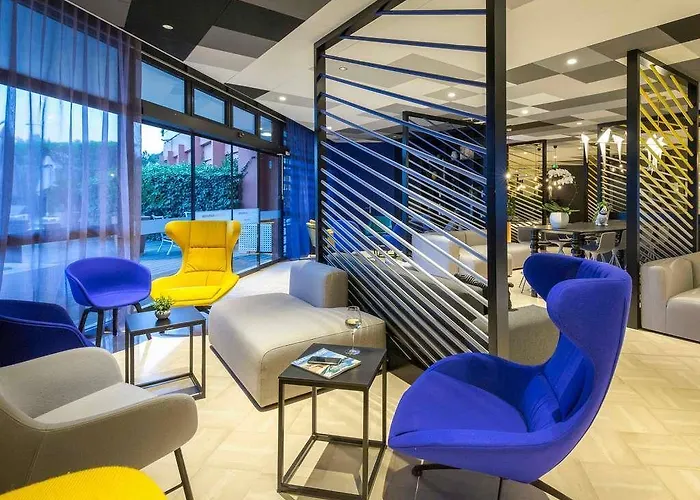 Готель Mercure Centre Cote D'azur Єр